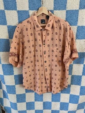 Vintage Peach paisley Patterned Short-Sleeve Button-Up Shirt